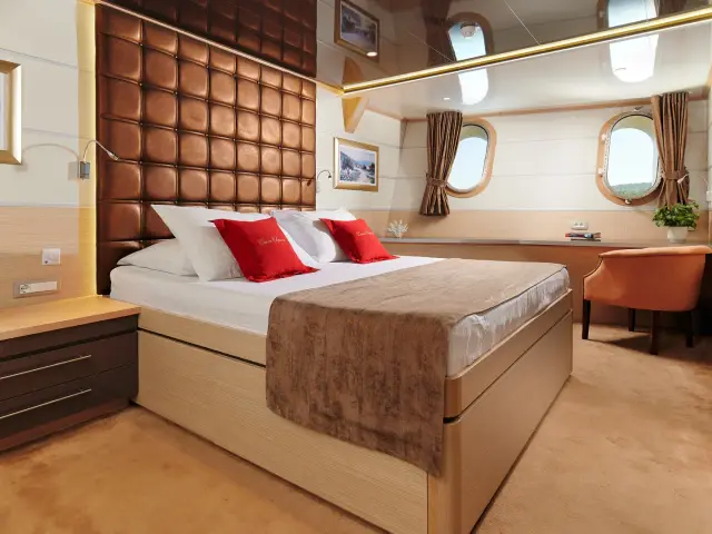 QUEEN ELEGANZA | Custom 49M — 54 / 64