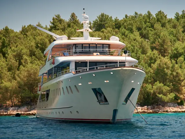 QUEEN ELEGANZA | Custom 49M — 35 / 64