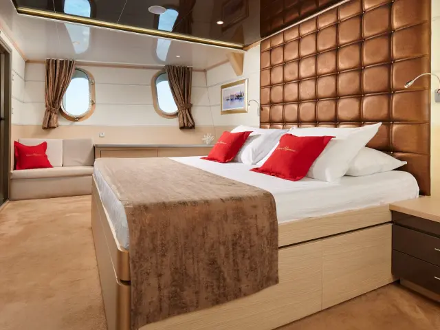 QUEEN ELEGANZA | Custom 49M — 57 / 64
