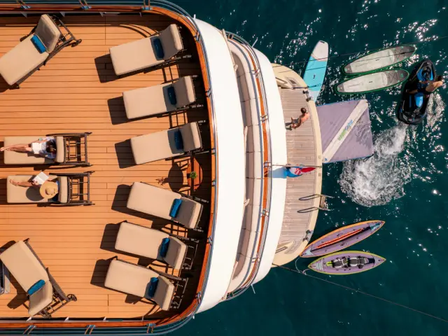 QUEEN ELEGANZA | Custom 49M — 18 / 64