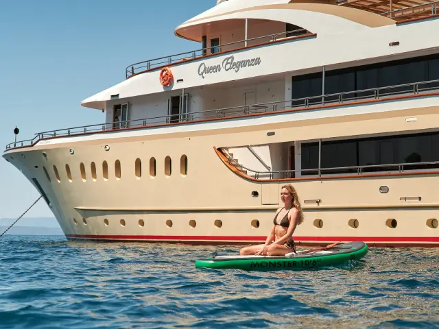 QUEEN ELEGANZA | Custom 49M — 15 / 64