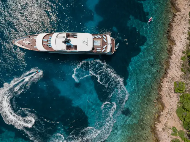 RIVA | Custom 48M — 10 / 52
