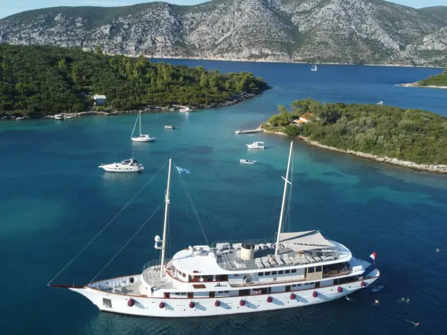 BELLEZZA | Custom 52M — 3 / 30