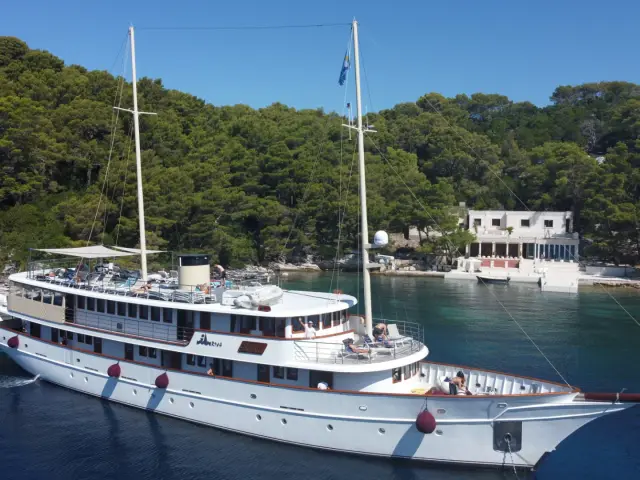 BELLEZZA | Custom 52M — 2 / 30