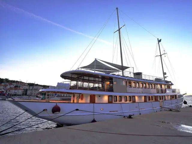 BELLEZZA | Custom 52M — 13 / 30