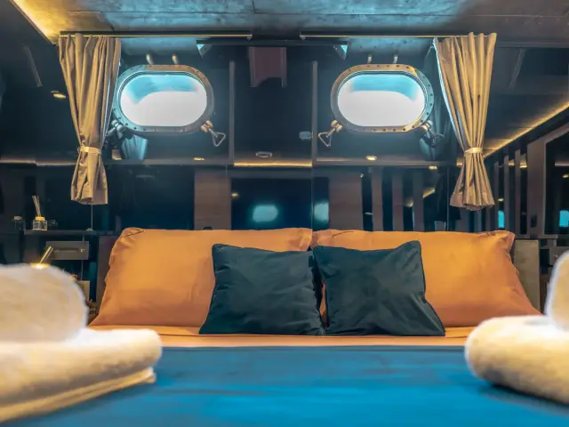 SANTA CLARA | Custom 27M — 44 / 46