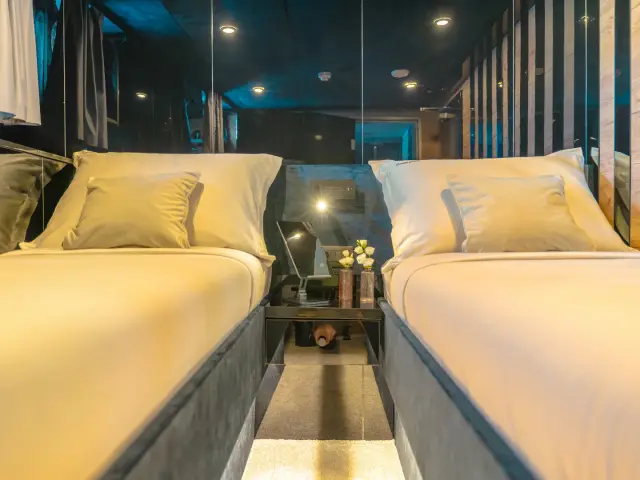 SANTA CLARA | Custom 27M — 41 / 46