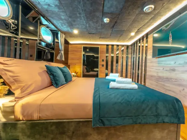 SANTA CLARA | Custom 27M — 39 / 46