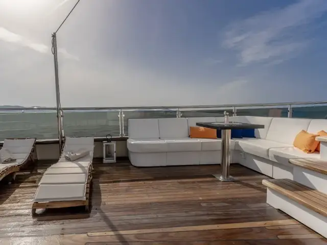 SANTA CLARA | Custom 27M — 16 / 46