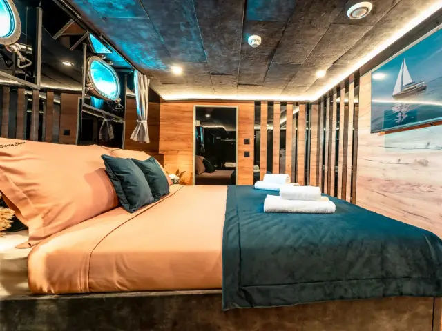 SANTA CLARA | Custom 27M — 33 / 46