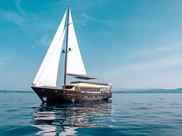 SANTA CLARA | Custom 27M — 1 / 46