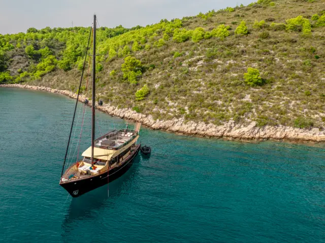 SANTA CLARA | Custom 27M — 6 / 46