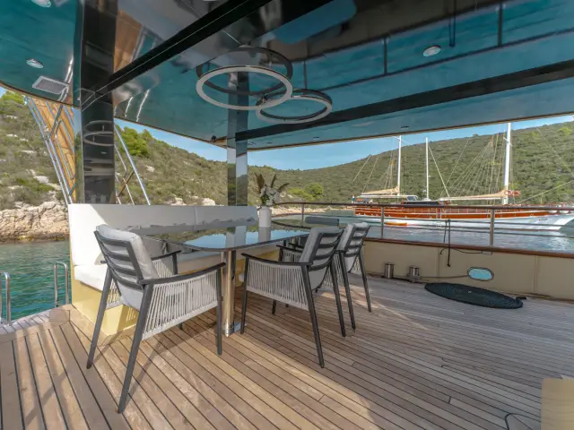 SANTA CLARA | Custom 27M — 19 / 46