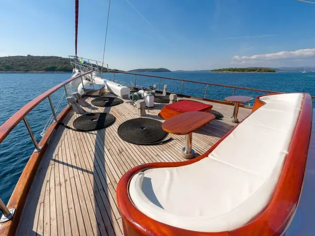 CROATIA | Custom 32M — 18 / 37