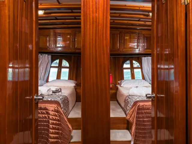 CROATIA | Custom 32M — 34 / 37