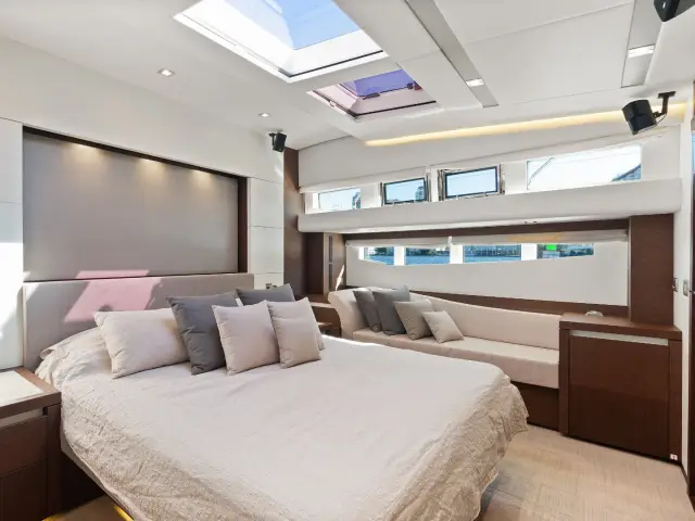THE GOOD LIFE | Prestige 750 — 20 / 31