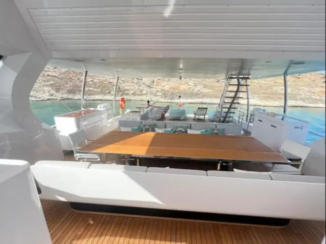 LOVE T | Azimut Grande 35  — 38 / 61
