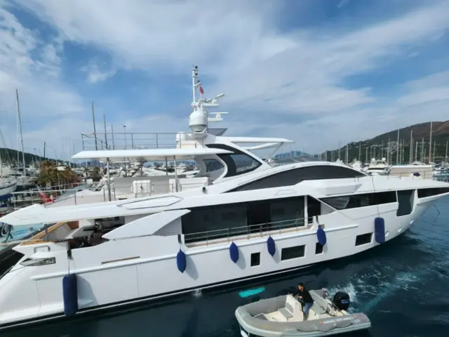 LOVE T | Azimut Grande 35  — 13 / 61
