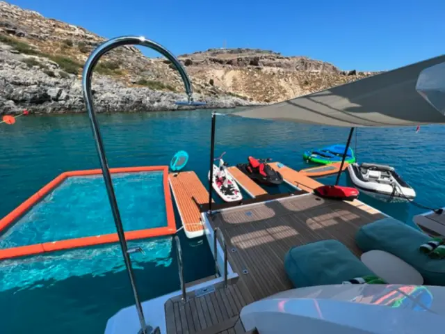 LOVE T | Azimut Grande 35  — 24 / 61