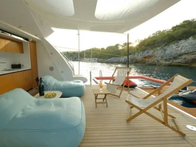 LOVE T | Azimut Grande 35  — 26 / 61