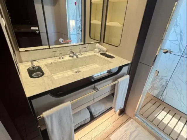 LOVE T | Azimut Grande 35  — 48 / 61