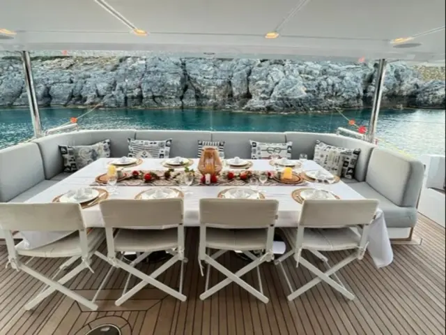 LOVE T | Azimut Grande 35  — 34 / 61