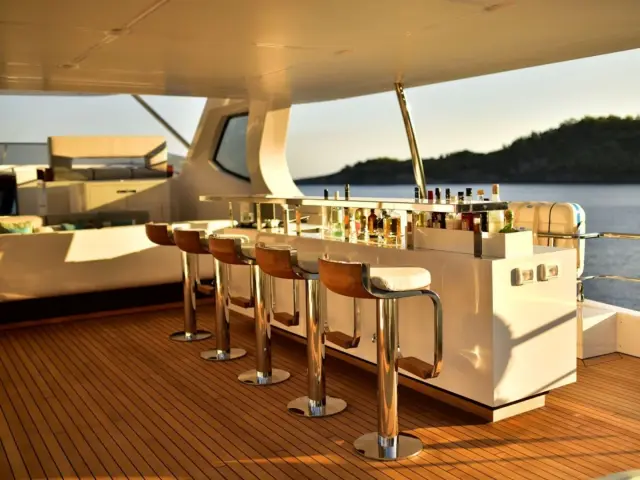 LOVE T | Azimut Grande 35  — 36 / 61