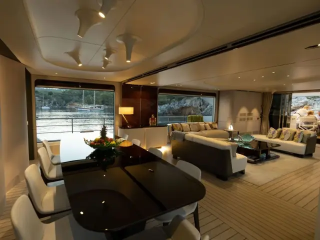 LOVE T | Azimut Grande 35  — 41 / 61