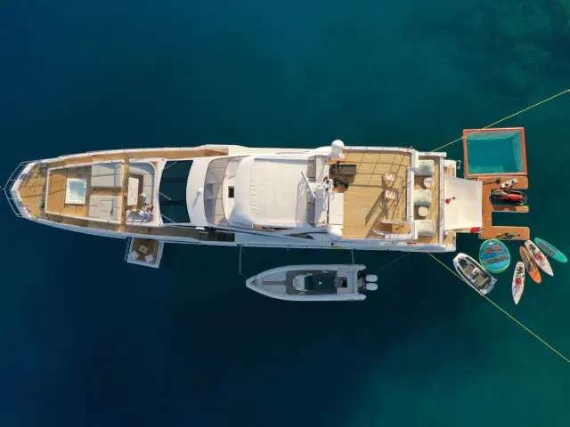 LOVE T | Azimut Grande 35  — 15 / 61