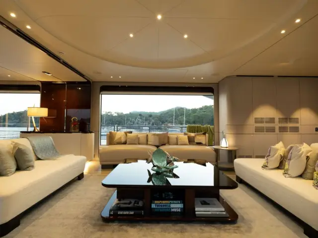 LOVE T | Azimut Grande 35  — 42 / 61