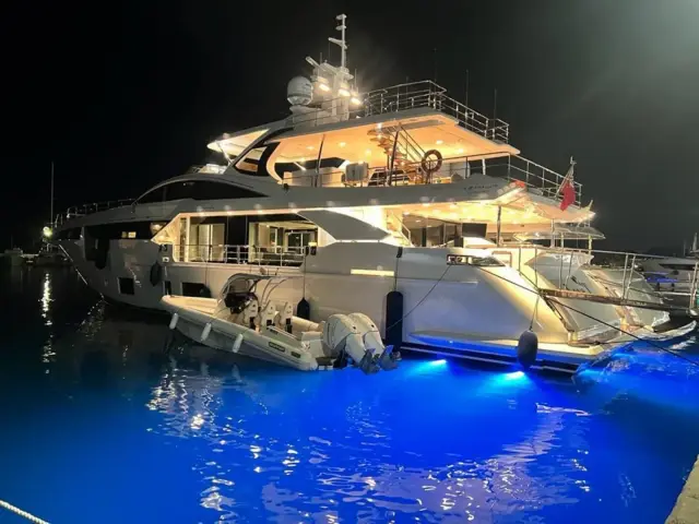 LOVE T | Azimut Grande 35  — 16 / 61