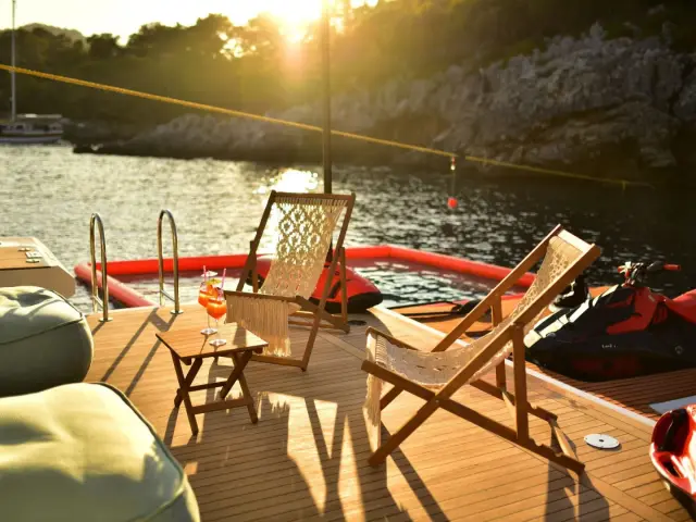 LOVE T | Azimut Grande 35  — 27 / 61