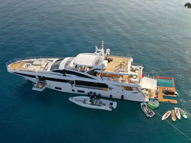 LOVE T | Azimut Grande 35  — 1 / 61