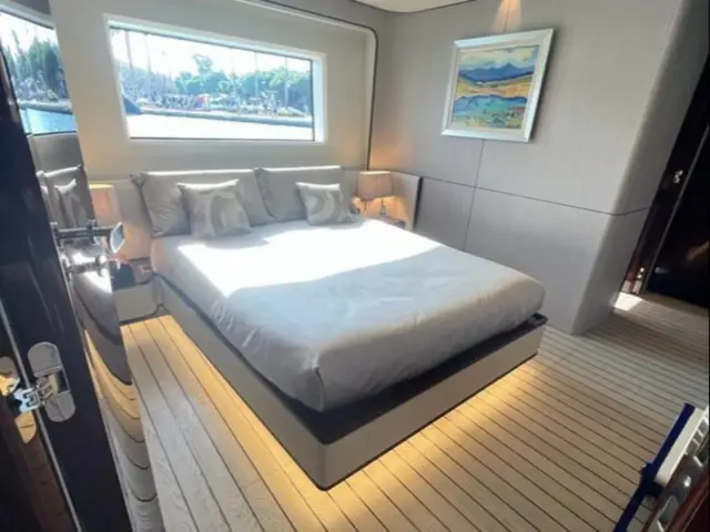 LOVE T | Azimut Grande 35  — 52 / 61