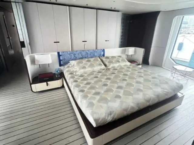 LOVE T | Azimut Grande 35  — 57 / 61