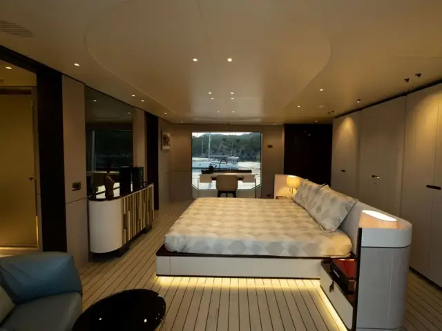 LOVE T | Azimut Grande 35  — 54 / 61