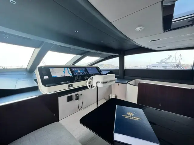 LOVE T | Azimut Grande 35  — 45 / 61