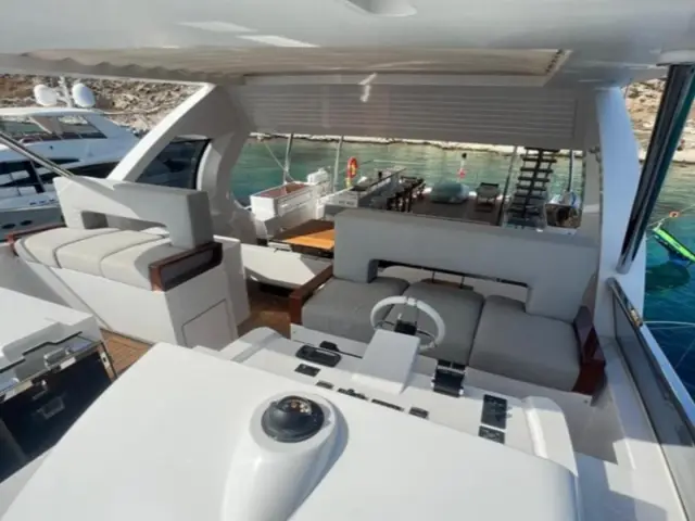 LOVE T | Azimut Grande 35  — 39 / 61