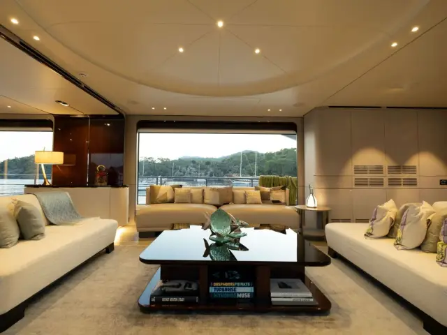 LOVE T | Azimut Grande 35  — 47 / 61
