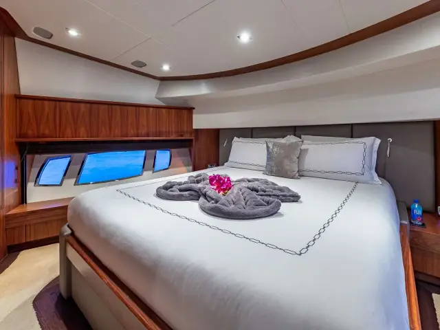 EMRYS | Sunseeker 98 — 17 / 22