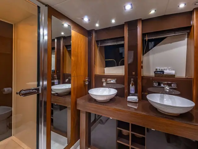EMRYS | Sunseeker 98 — 19 / 22
