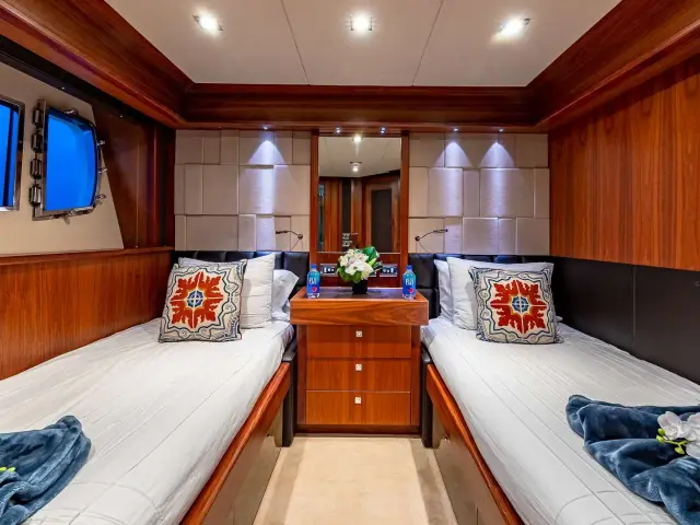 EMRYS | Sunseeker 98 — 22 / 22