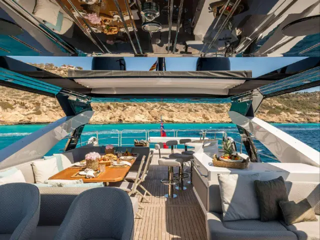 SEAWATER II | Sunseeker 86 — 11 / 39