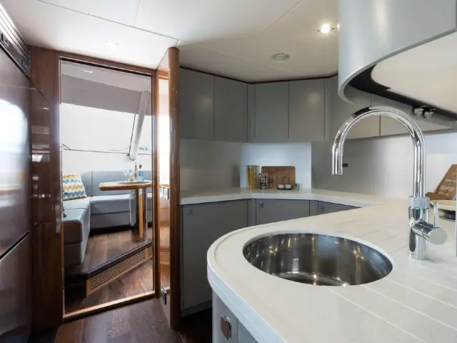 SEAWATER II | Sunseeker 86 — 21 / 39