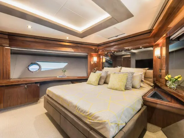 SEAWATER II | Sunseeker 86 — 29 / 39