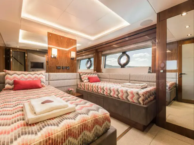 SEAWATER II | Sunseeker 86 — 34 / 39