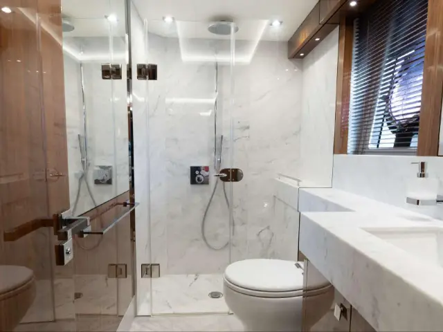 SEAWATER II | Sunseeker 86 — 37 / 39