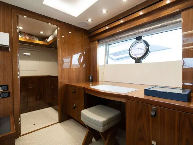 SEAWATER II | Sunseeker 86 — 27 / 39