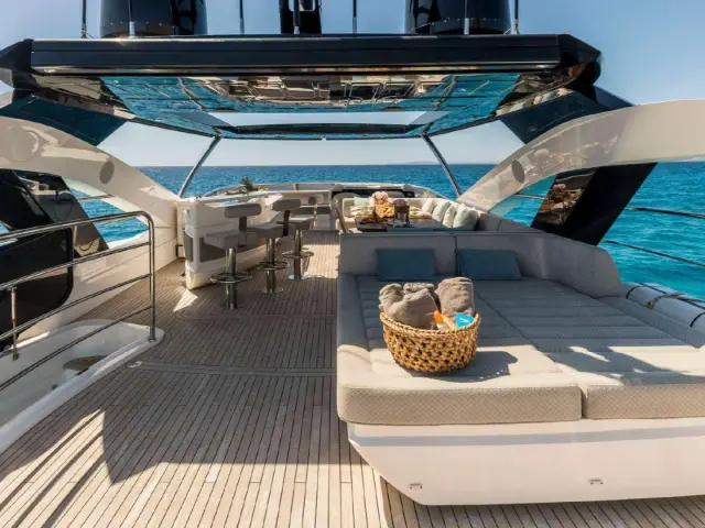 SEAWATER II | Sunseeker 86 — 13 / 39