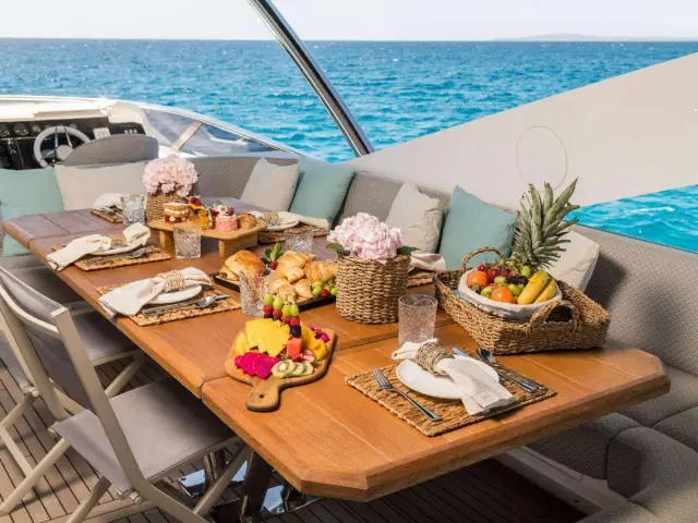 SEAWATER II | Sunseeker 86 — 14 / 39